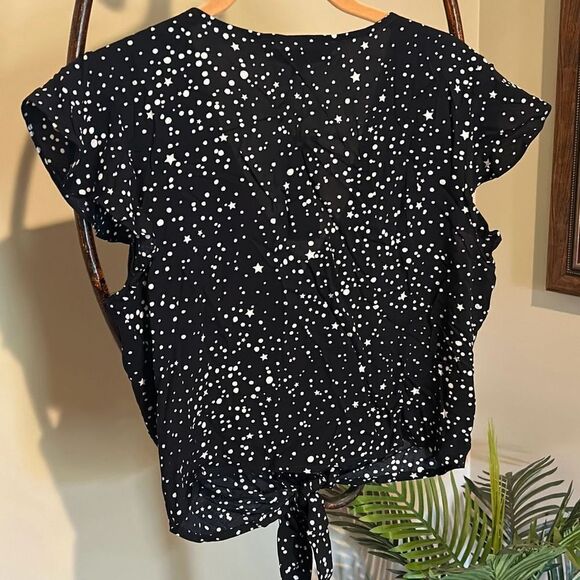 Cupcakes & Cashmere Tie Front Top NWT - Picture 8 of 8